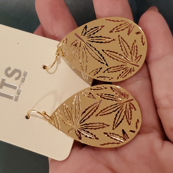 Metal leaf 420 print graphics goldtone pierced Teardrop - Picture 7 of 7